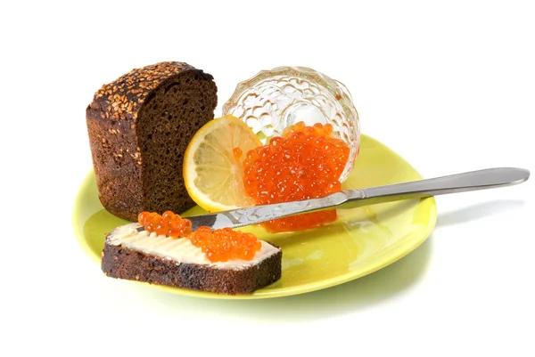 Caviar Rojo Con Segmento Limón —  Fotos de Stock
