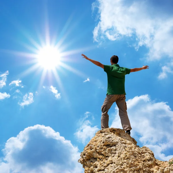 Man on peak of mountain — Stock Photo, Image