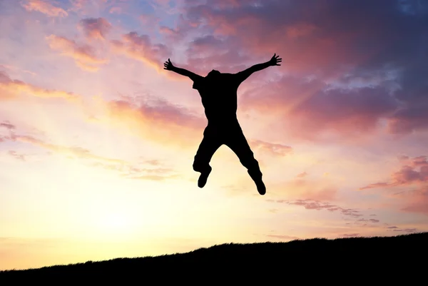 Homem salta para o céu — Fotografia de Stock