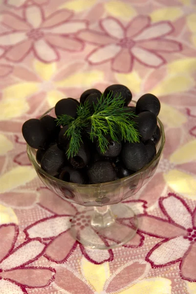 Aceitunas Negras Plato Cristal Con Perejil —  Fotos de Stock