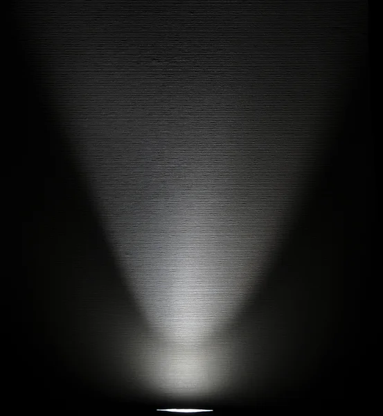 Bílý světelný paprsek z projektoru — Stock fotografie