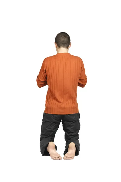 Een man met zijn rug knielen — Stockfoto