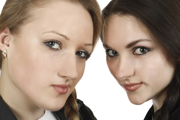Portret van twee jonge meisjes — Stockfoto