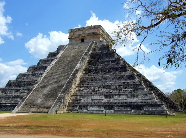 stock image Chichen Itza ruins. Pyramid of Kukulkan (El Castillo)