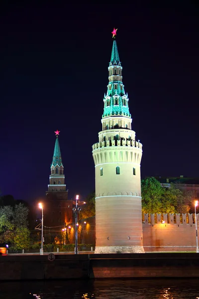 Kreml věž v noci v Moskvě — Stock fotografie