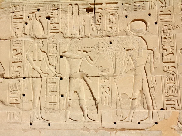 Древние египетские изображения и иероглифы — стоковое фото