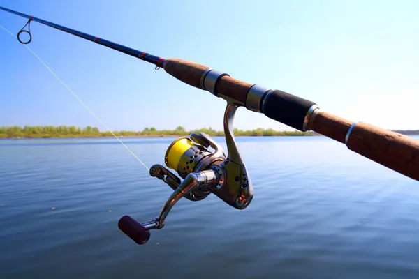 Spinning Lac Sous Ciel Bleu — Photo