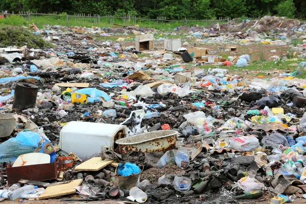 Garbage in landfill — Stock Photo, Image