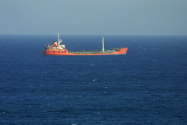 Průmyslové lodí ve Středozemním moři — Stock fotografie