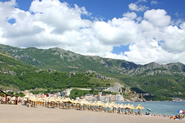 Becici strand in der nähe von budva, montenegro — Stockfoto