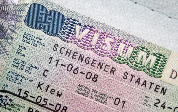 Sidan i passet med schengen-visum — Stockfoto