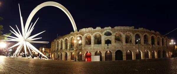 Starożytnego rzymskiego amfiteatru arena w Weronie, Włochy — Zdjęcie stockowe