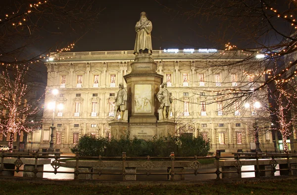 Пам'ятник готелю Leonardo в Мілані, Італія — стокове фото