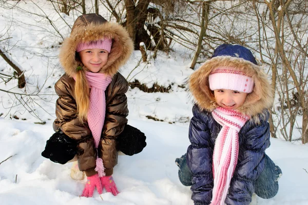 Sisters in winter — Stock Photo, Image