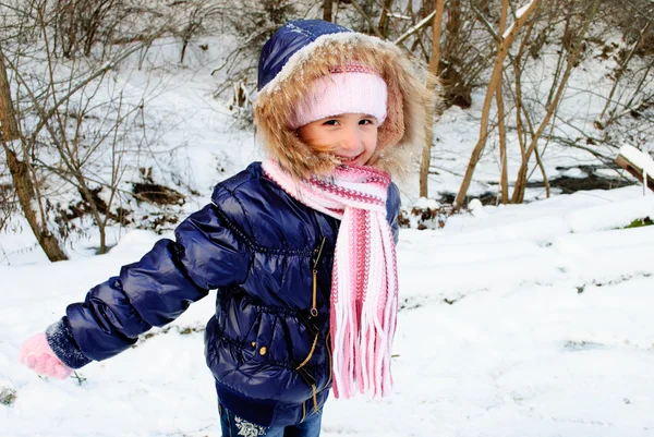 冬の屋外の女の子 — ストック写真