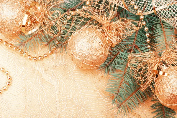 Świąteczne dekoracje na gałąź jodła — Zdjęcie stockowe