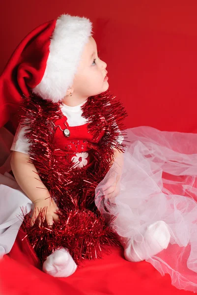 Meisje santa op rode doek — Stockfoto