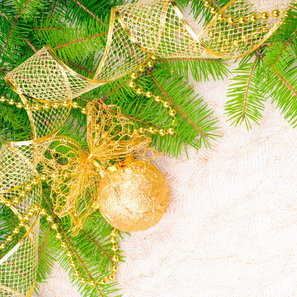 Decorazione di Natale su ramo di abete — Foto Stock