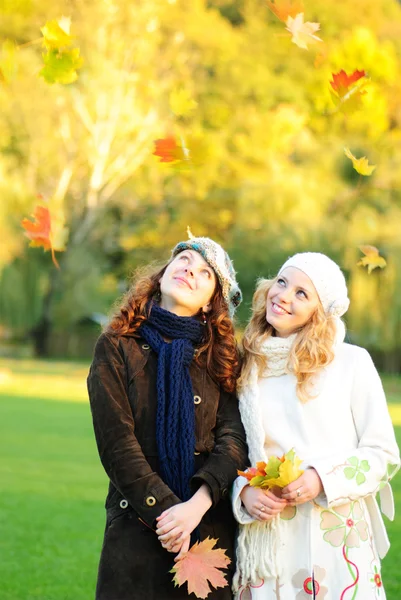 Two girl under the maple tree — Stock Photo, Image