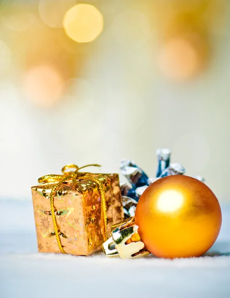 ゴールドのクリスマス ボケ — ストック写真