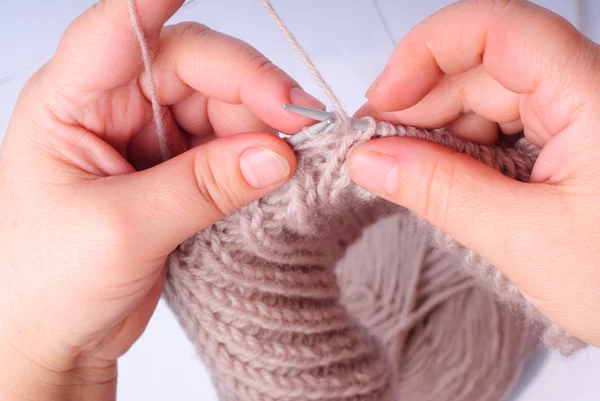 Mains à tricoter — Photo