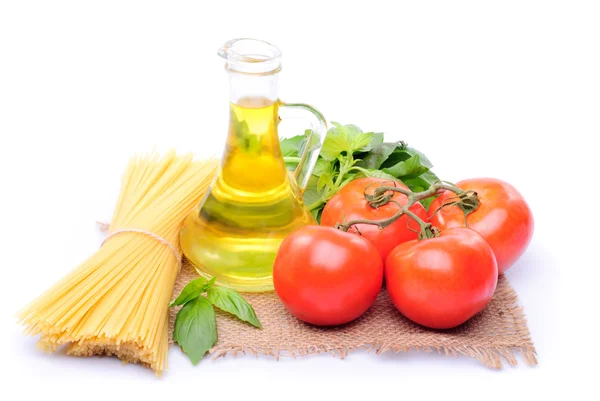 Espaguetis Con Tomates Aceite Oliva Albahaca Sobre Saco Aislado Sobre —  Fotos de Stock
