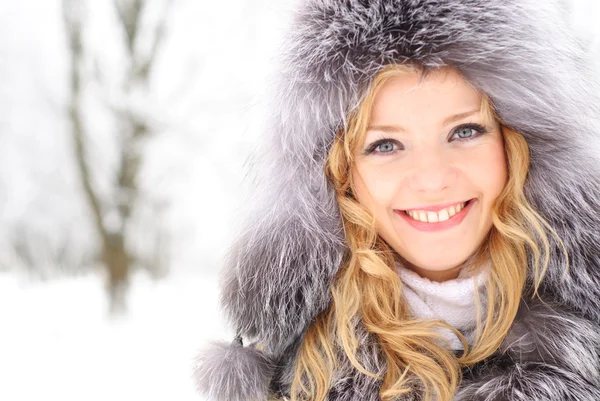 Woman in winter day — Stock Photo, Image