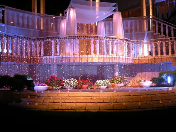 腾辉场地婚礼在二楼明亮的令人难忘的地方 — 图库照片