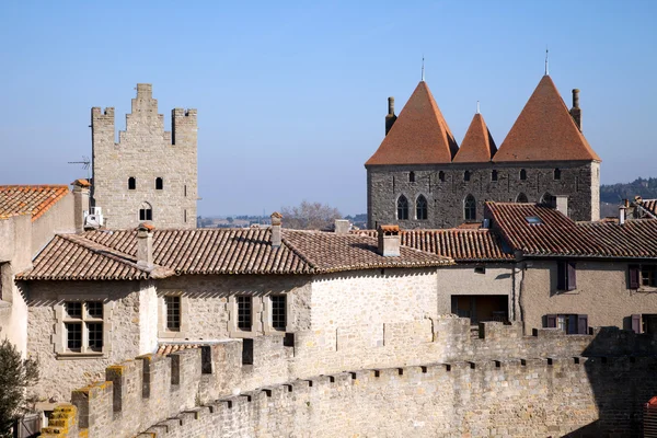 Walls and tower of the medieval castle — Stock Photo, Image