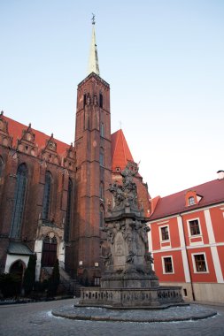 gün batımında katedral kule