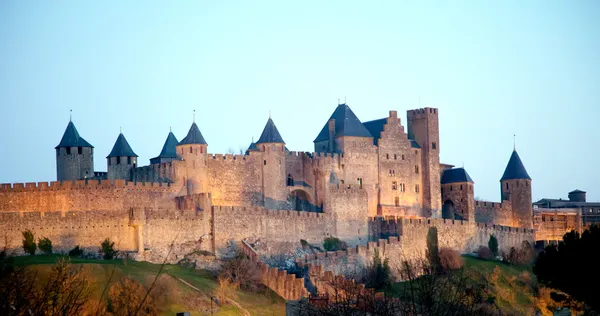 Medeltida staden carcassonne vid solnedgången — Stockfoto