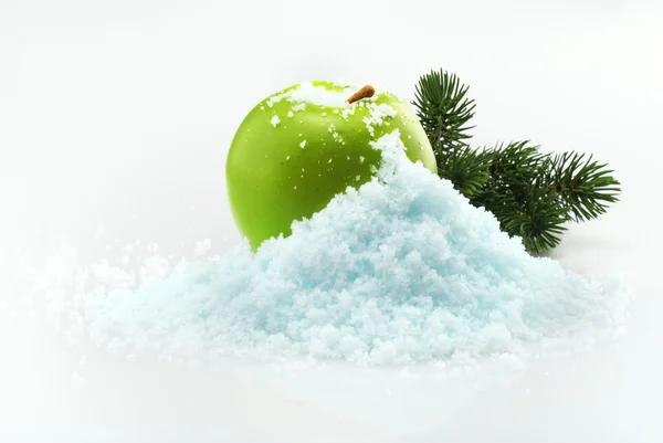 Jablko ve sněhu — Stock fotografie