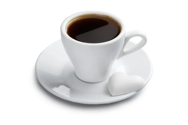 杯咖啡心形状的 Cookie 用白色背景上的剪切路径隔绝 — 图库照片