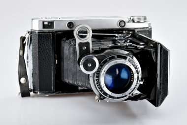 Beyaz arka plan üzerinde izole eski vintage fotoğraf makinesi