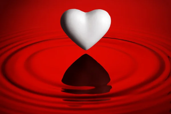 White Heart Red Water Ripples Background — Stock Photo, Image