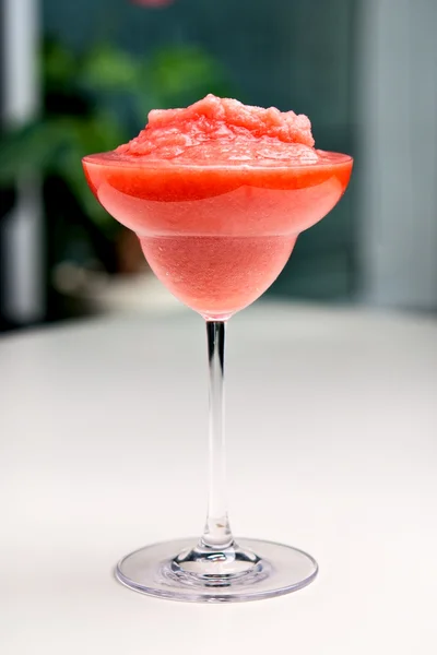 Strawberry cocktail with a background of interior cafe — Stock Photo, Image