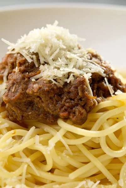 Pâtes spaghetti à la viande et au fromage. Macro — Photo