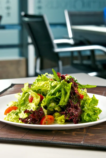 Salad with mozzarella and cherry tomatoes — Stock Photo, Image