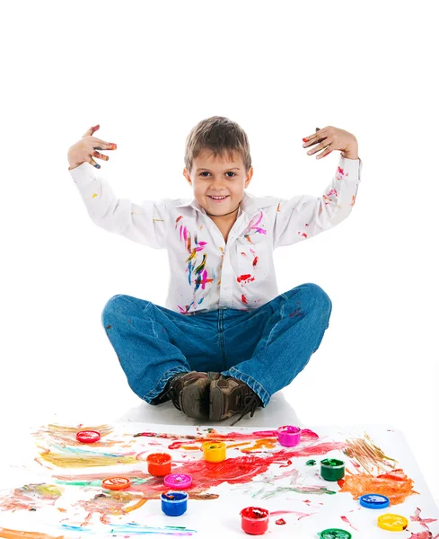 Маленький мальчик, покрытый краской — стоковое фото