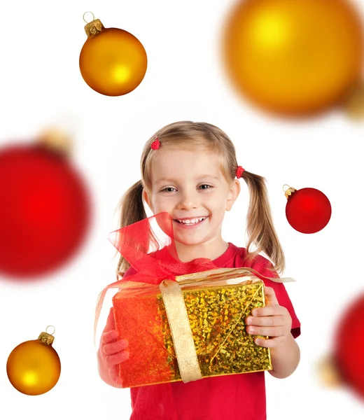 Ragazza carina con il regalo di Natale e sfere — Foto Stock