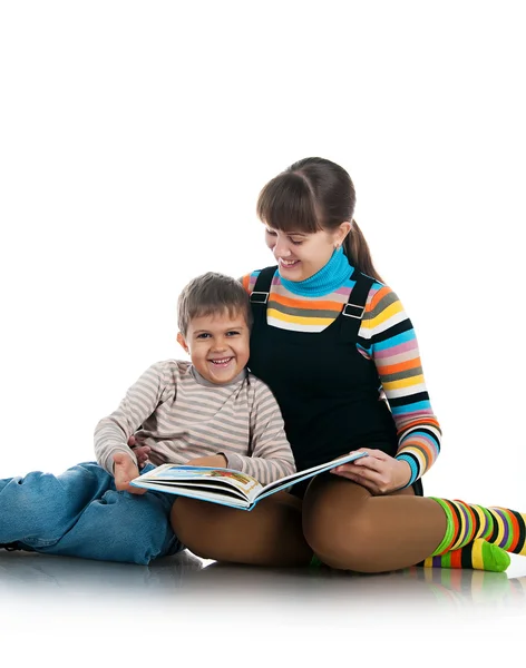 Women read the book to her son — Stock Photo, Image