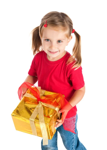 Улыбающаяся девушка с подарком — стоковое фото