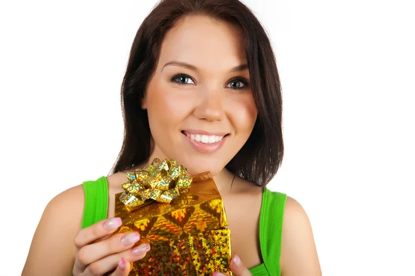 Roztomilá žena s dárkem — Stock fotografie