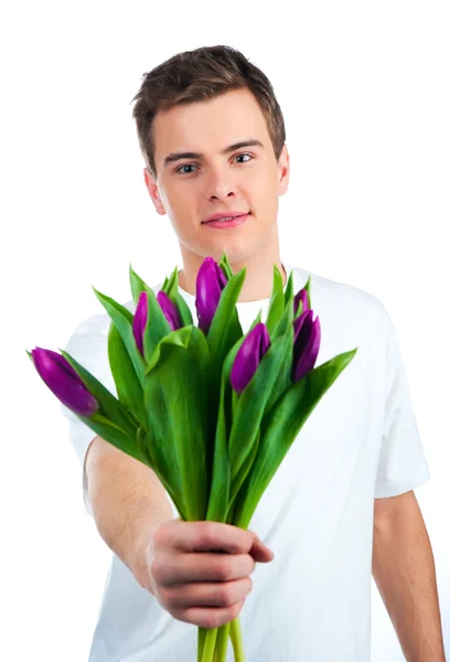 Sevimli genç erkek çiçekleri ver — Stok fotoğraf