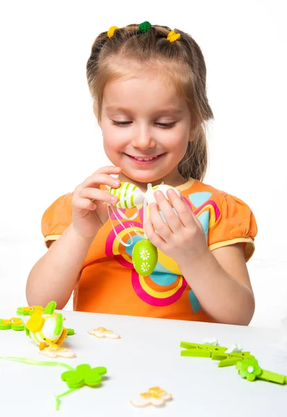 Bambina felice con uova di Pasqua . — Foto Stock