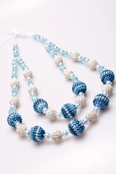 Collier de perles tricotées — Photo