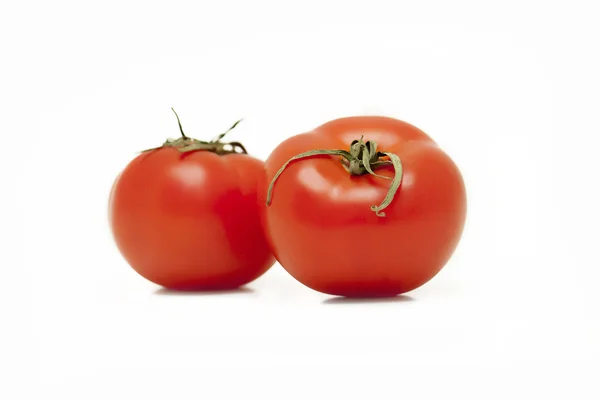 Два красных помидора на белом фоне — стоковое фото