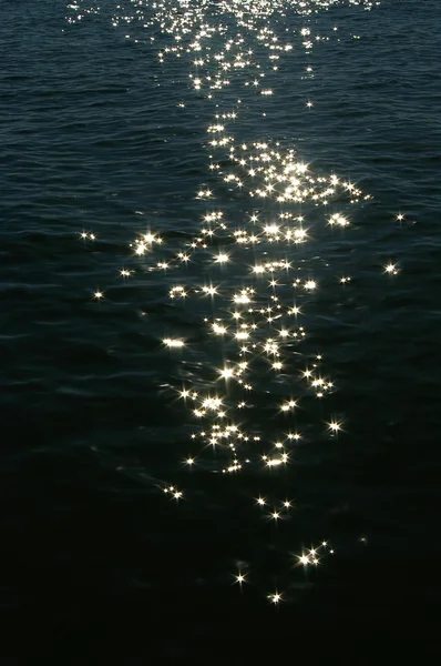 Étincelles sur la mer — Photo