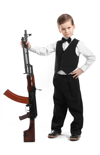 Мальчик с оружием — стоковое фото