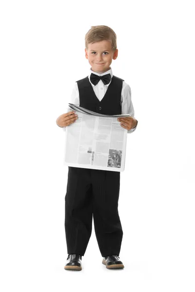Bir gazete tutan çocuk — Stok fotoğraf